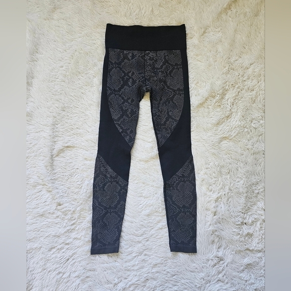 Target brand black snake print leggings size Small‎ S - Picture 1 of 10